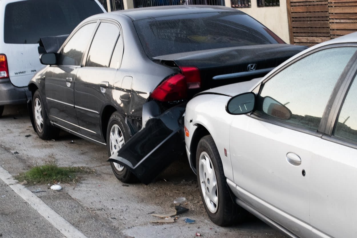 Fairfax Co., VA – Six Hurt in Car Crash on Pioneer Ln